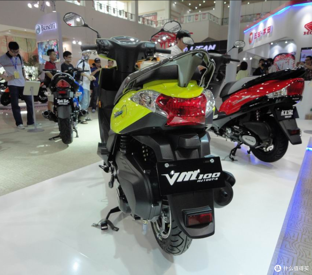 豪爵VM100小排量踏板通勤摩托车