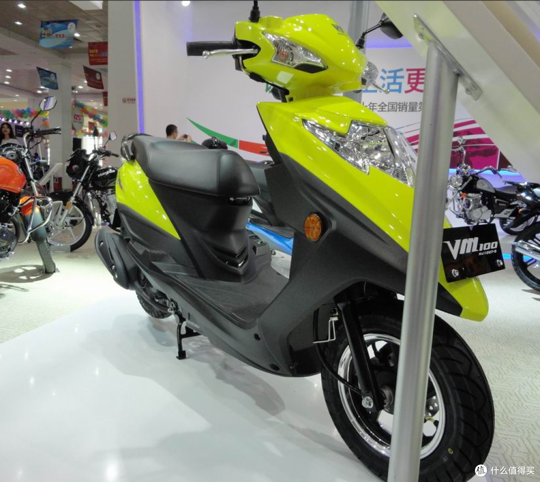 豪爵VM100小排量踏板通勤摩托车