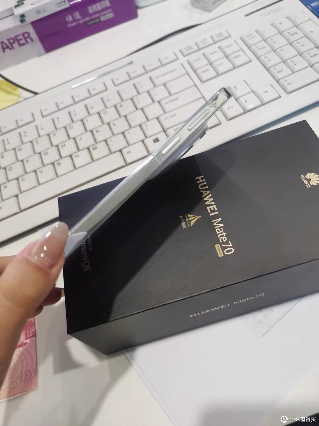 华为Mate 70:红枫原色影像,带你领略超可靠玄武架构的魅力!