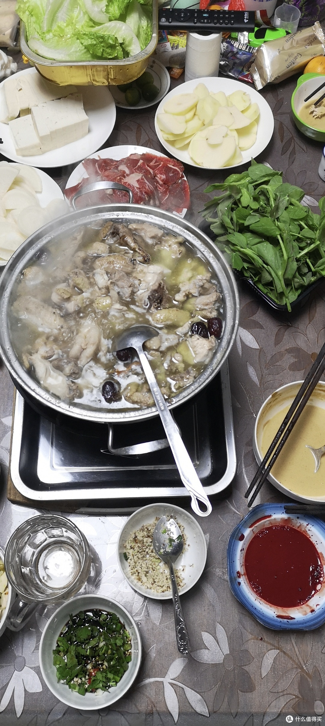 冬日火锅暖人心,宅家尽享幸福时