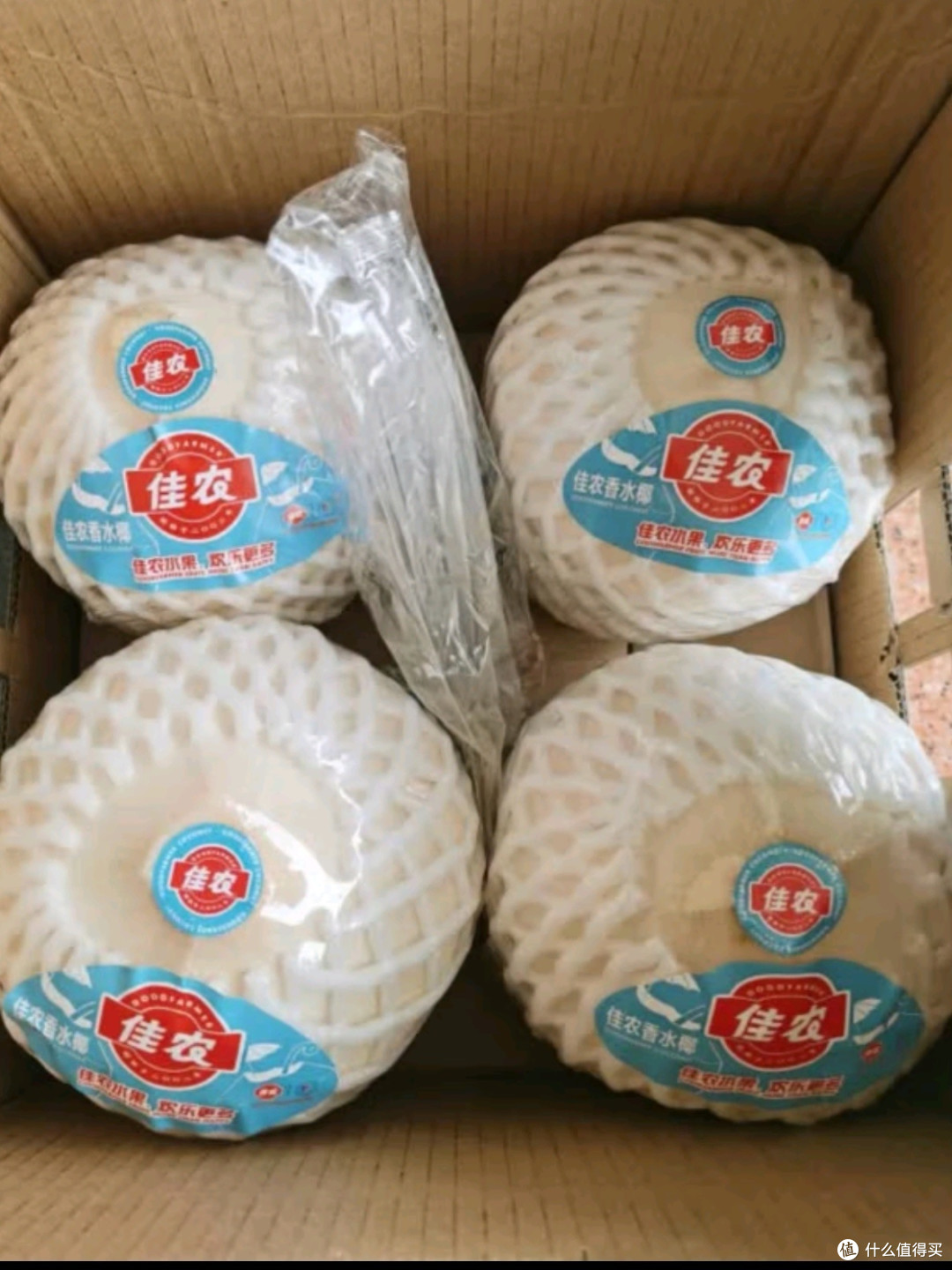 佳农·泰国进口椰青 — 源自热带的清新馈赠，年货礼盒的上乘之选