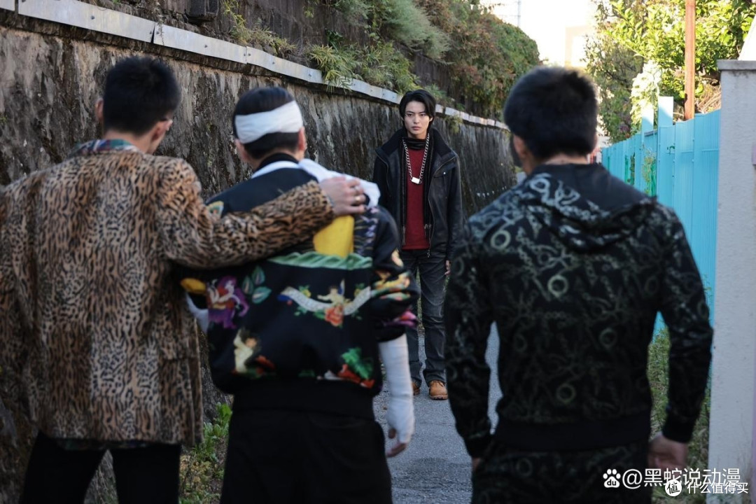 头号战队豪兽者第1话官方预告 流浪打工人男主迎来逆天开局