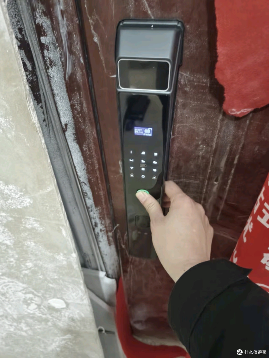 英典R6智能门锁：守护家的安全与便捷
