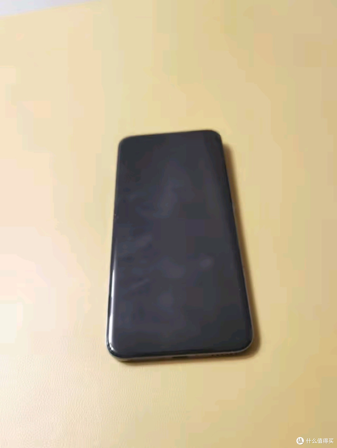 荣耀Magic6:绒黑色,科技与美学的巅峰之作 —— 十点魅力解析