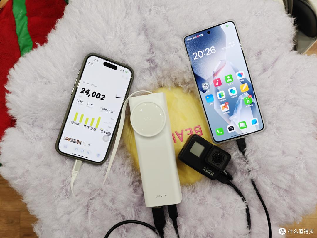 自带线、双向65W、大容量，出门带上爱沃可iWALK拉拉宝MAX就够了