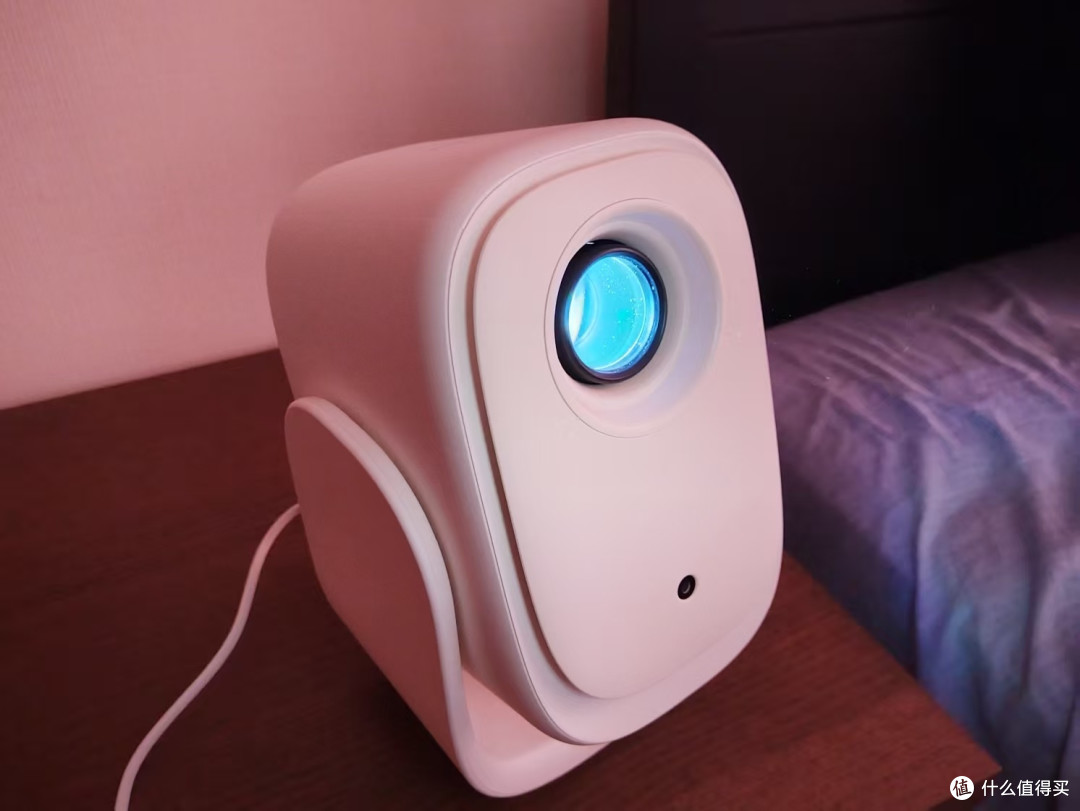 谁说百元投影仪不行?哈趣Q1打破偏见,宅家观影自由