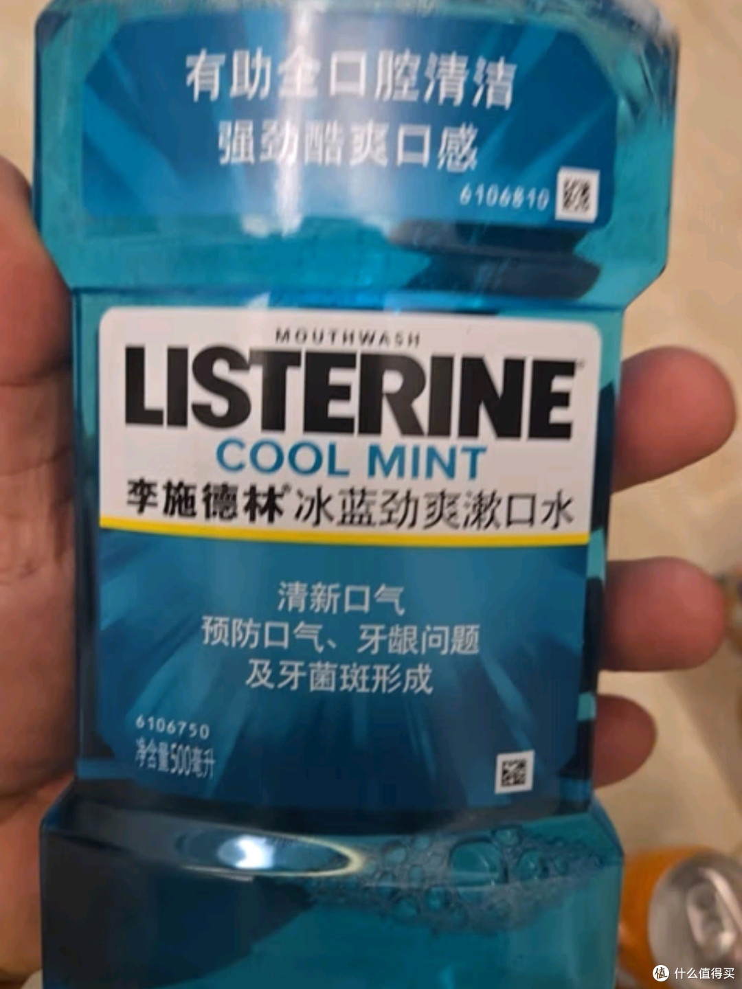 李施德林冰蓝劲爽漱口水：唤醒清新，守护口腔健康