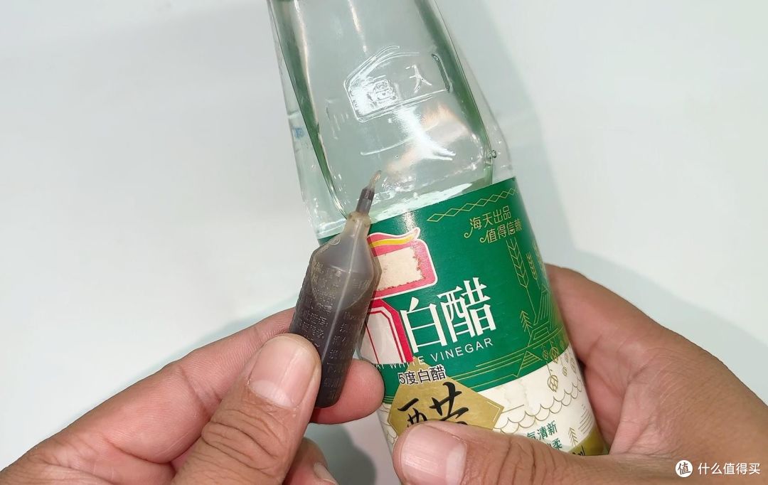 把藿香正气水涂在手上,没想到效果这么神奇,解决很多人的困扰
