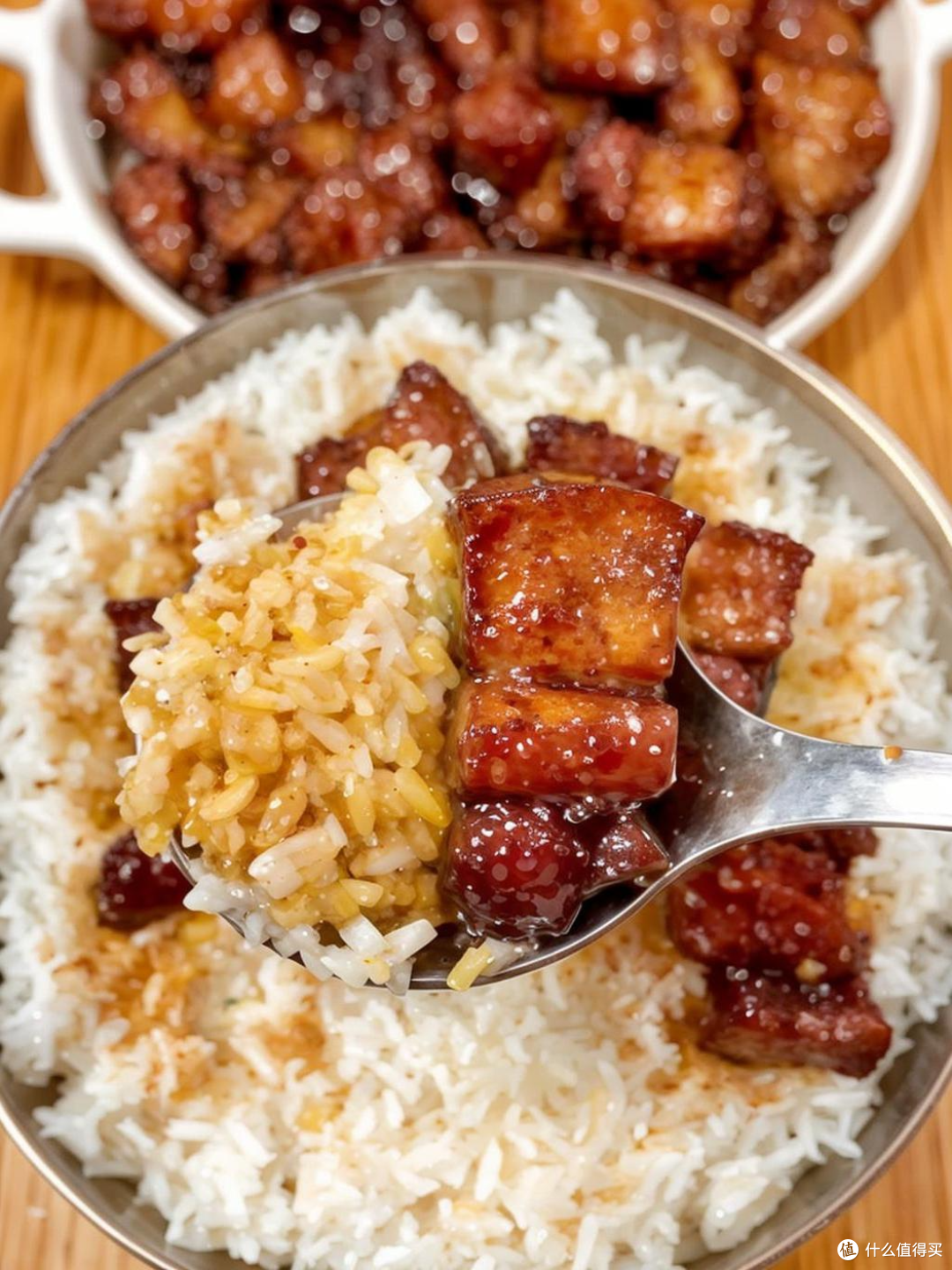 红润油香的红烧肉配米饭不要太美了！