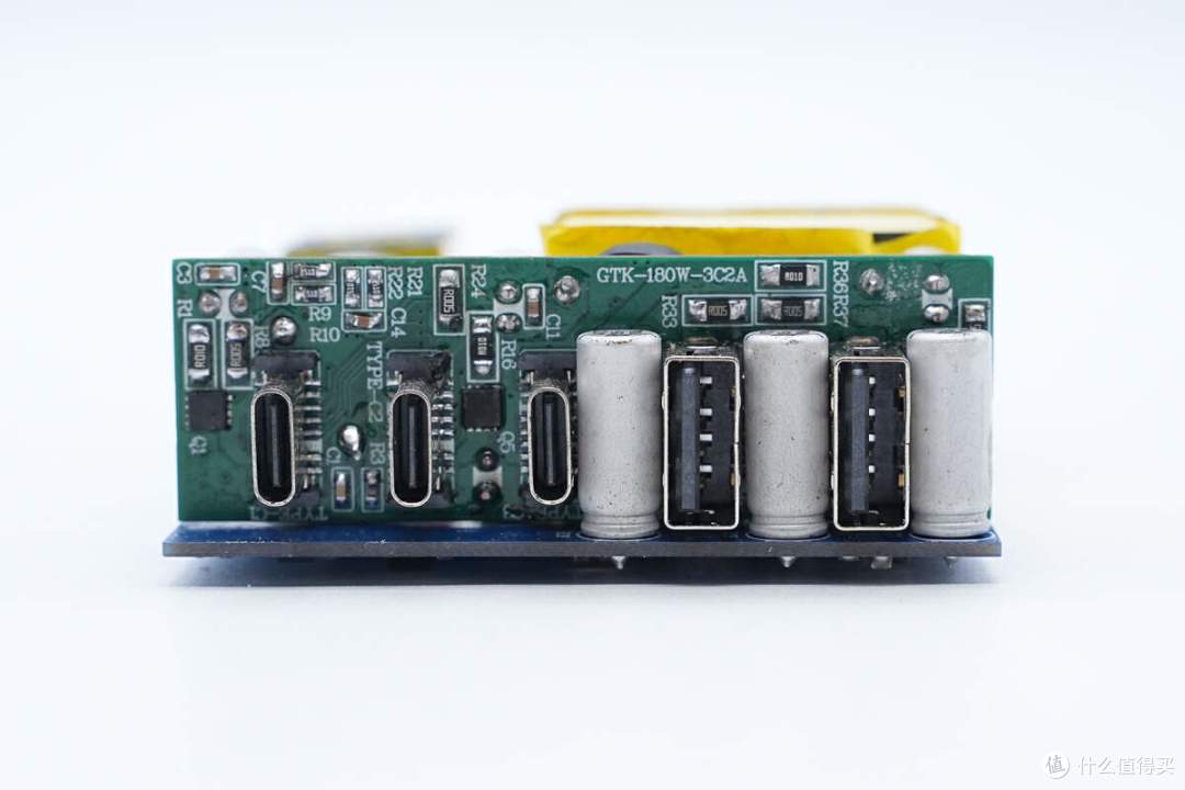 拆解报告:同长盛180W 3C2A氮化镓桌面充电器