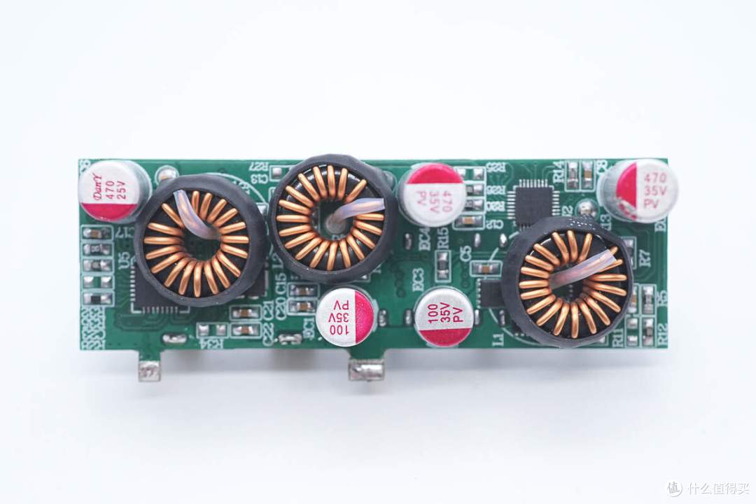 拆解报告:同长盛180W 3C2A氮化镓桌面充电器
