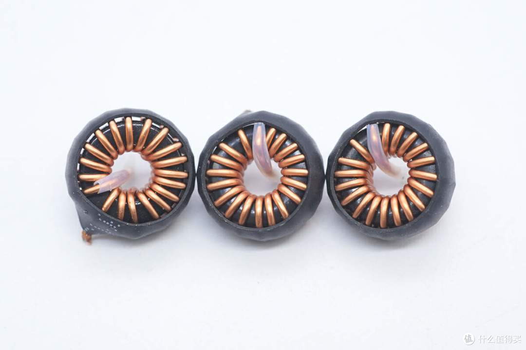 拆解报告:同长盛180W 3C2A氮化镓桌面充电器