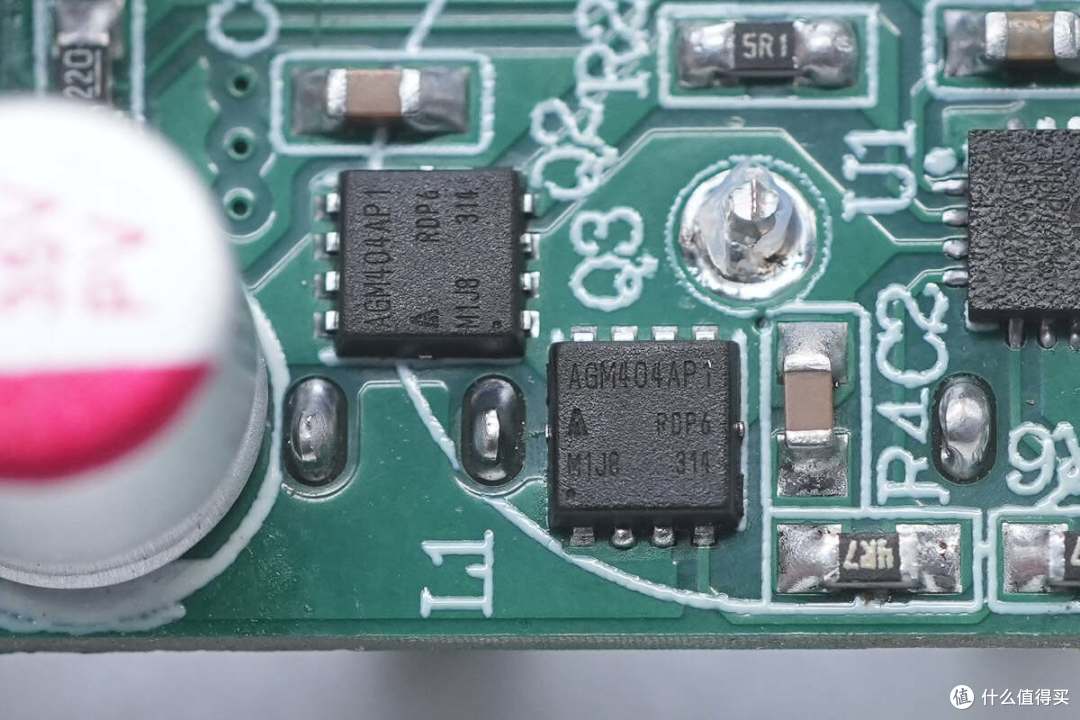 拆解报告:同长盛180W 3C2A氮化镓桌面充电器