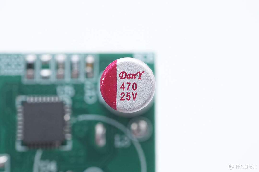 拆解报告:同长盛180W 3C2A氮化镓桌面充电器