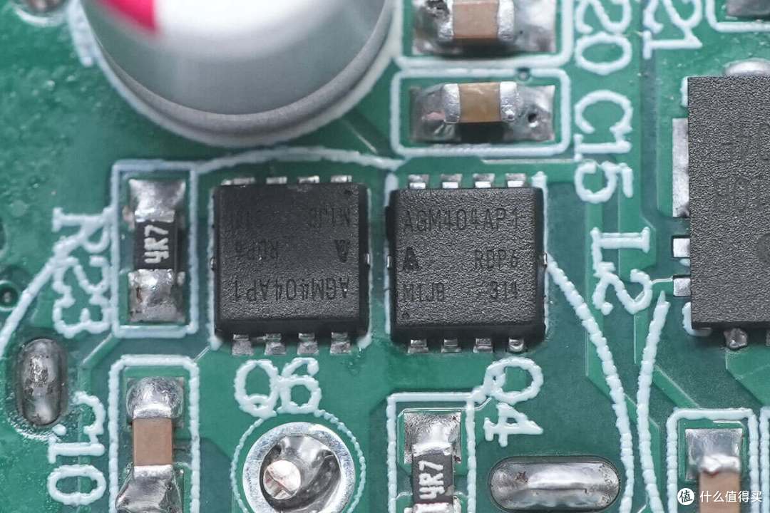 拆解报告:同长盛180W 3C2A氮化镓桌面充电器