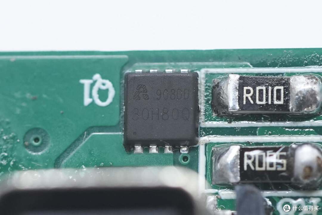 拆解报告:同长盛180W 3C2A氮化镓桌面充电器