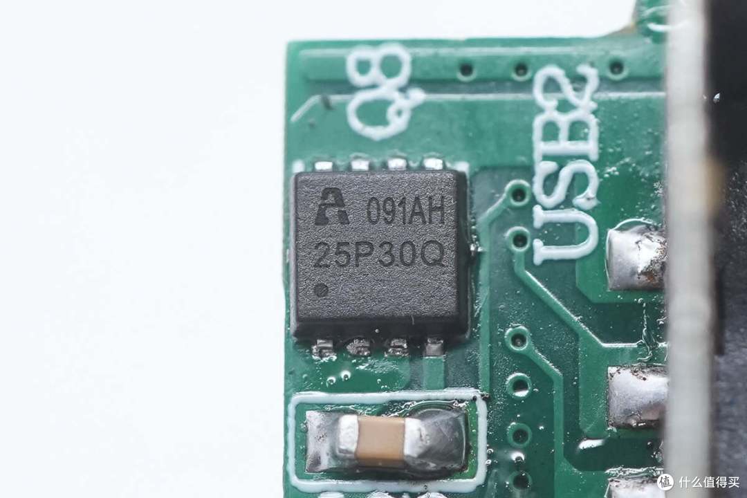 拆解报告:同长盛180W 3C2A氮化镓桌面充电器