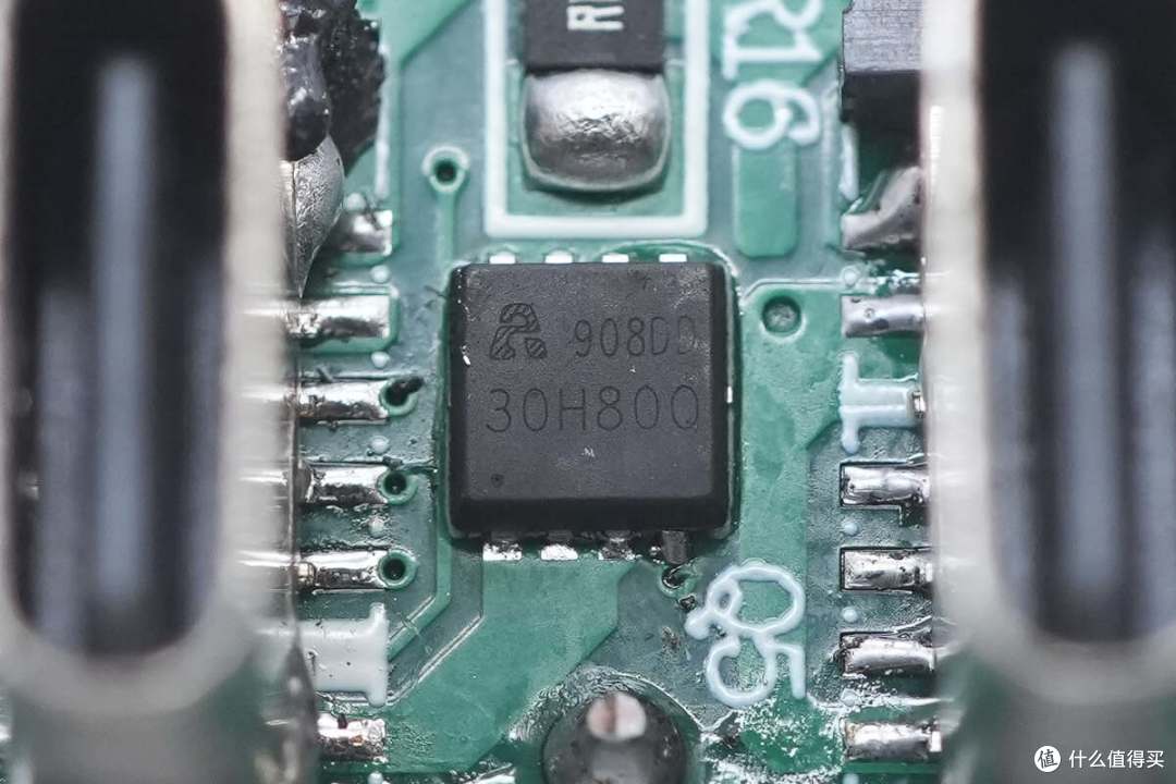 拆解报告:同长盛180W 3C2A氮化镓桌面充电器