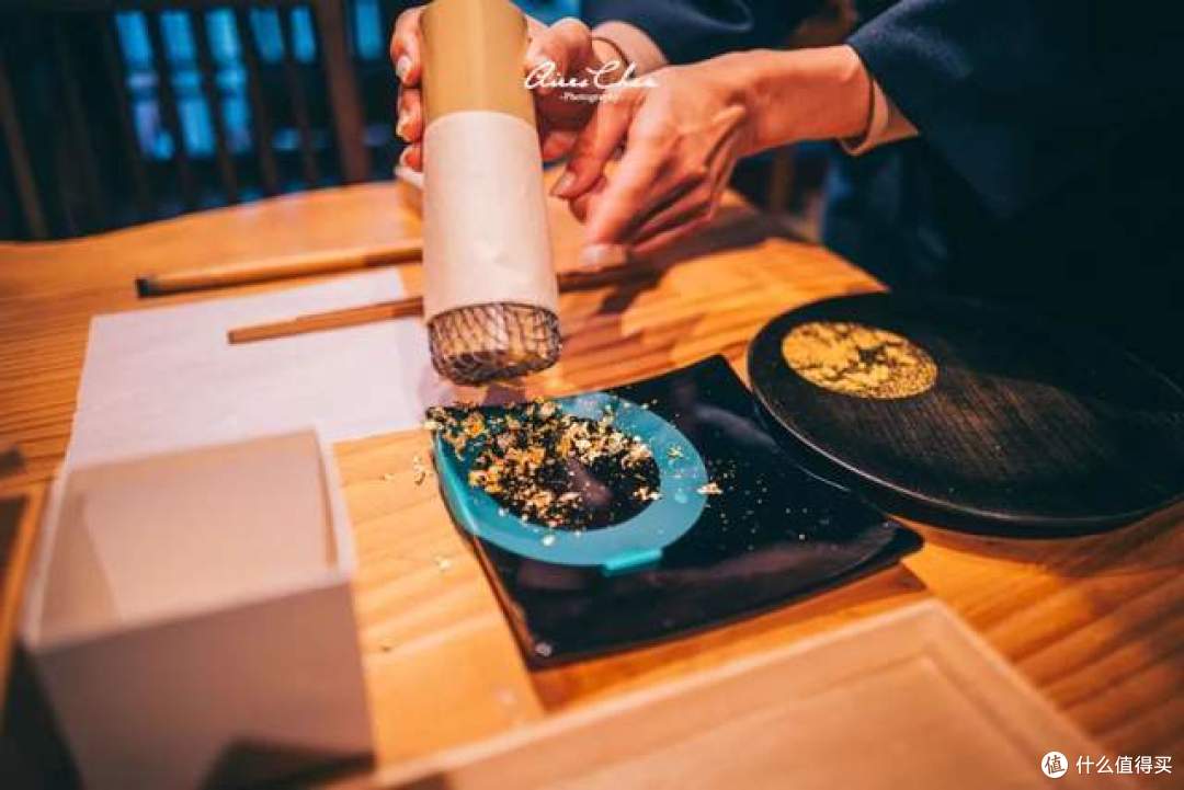 ▲ 茶屋街上就有体验金箔制作的手工作坊，可以找酒店工作人员帮你预约，建议提前沟通