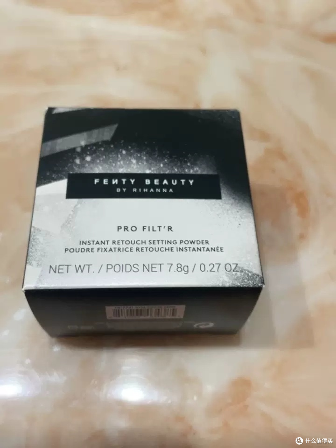 Fenty Beauty 无瑕定妆蜜粉:控油、遮瑕,打造完美哑光妆效