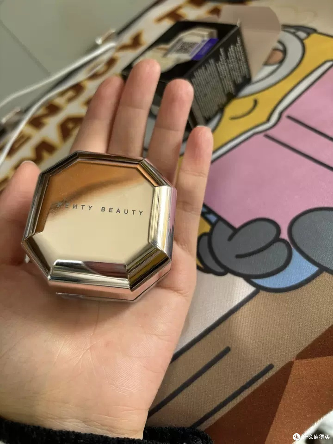 Fenty Beauty 无瑕定妆蜜粉:控油、遮瑕,打造完美哑光妆效