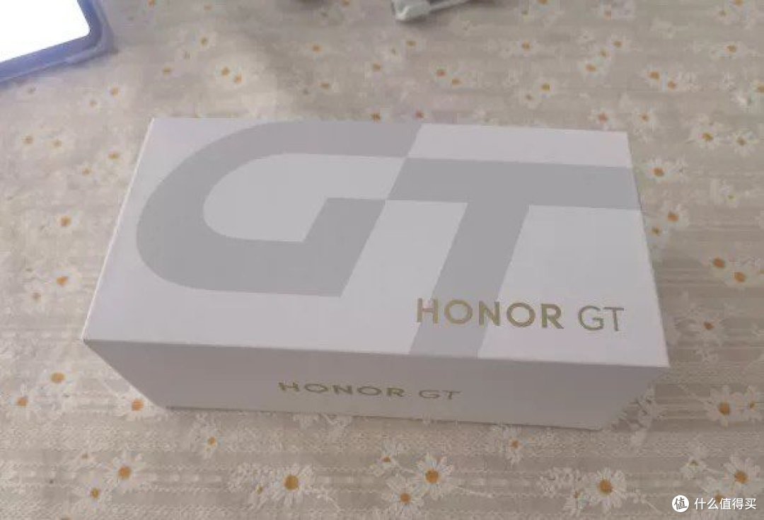 荣耀GT 5G:学生党的游戏神器