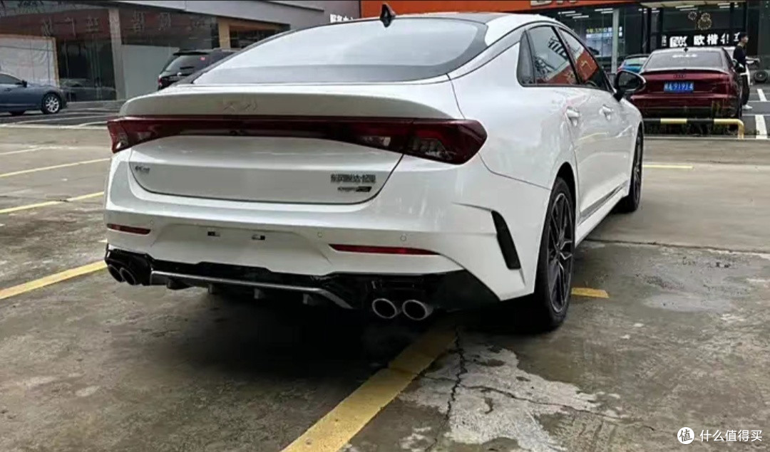 换了标就不太认识的起亚K5