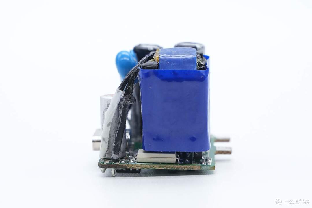 拆解报告：ANKER安克Zolo 20W氮化镓充电器A2699
