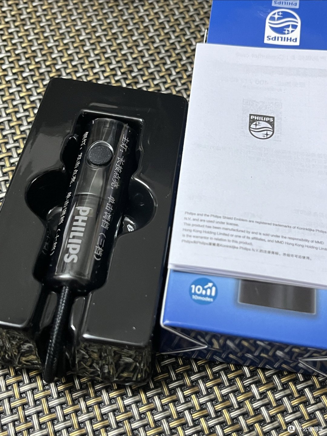 飞利浦SFL1126手电筒：小巧身躯，强大功能，户外出行的贴心守护