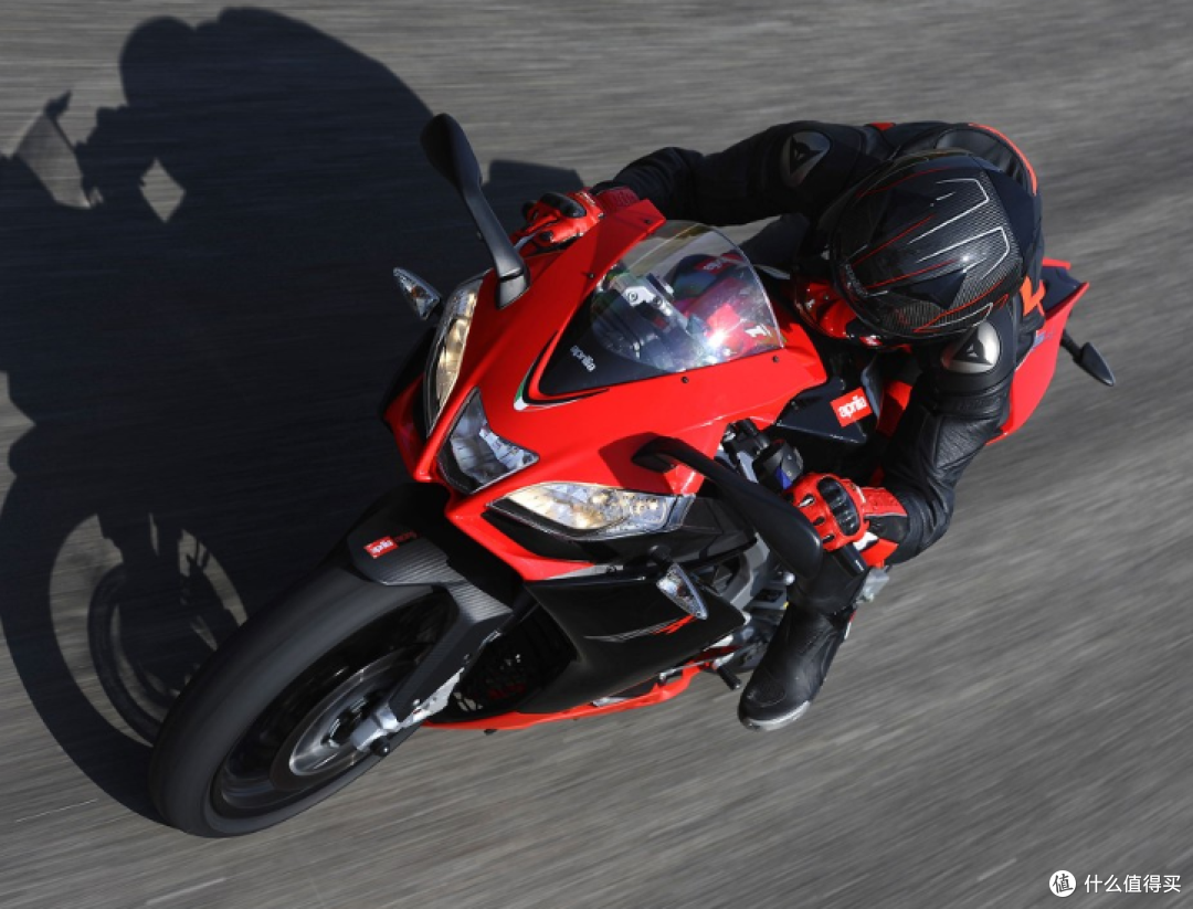 阿普利亚(Aprilia)RSV4 50 高性能运动摩托车