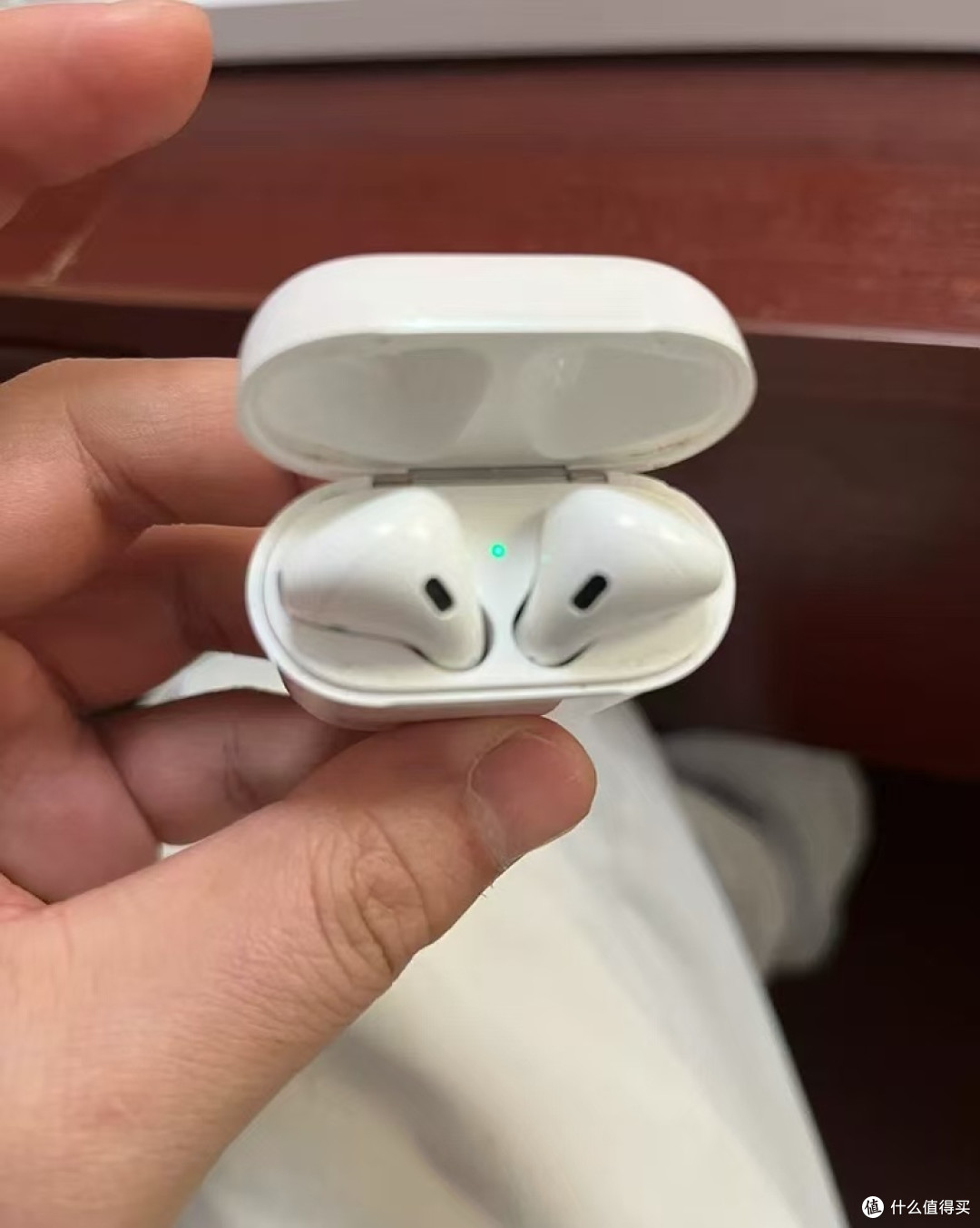 苹果一代耳机:辉煌与遗憾交织的音频伴侣