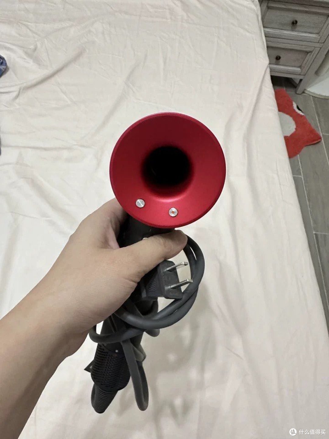 Dyson HD08中国红:吹风机界的“战斗机”,快干不毛躁,噪音?