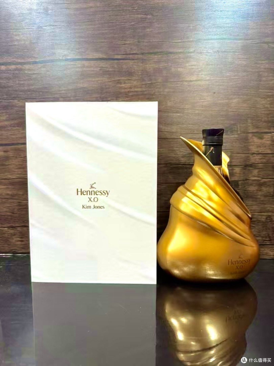 春节的时候买了一瓶轩尼诗XO的限量版本的,金色,很好看的!