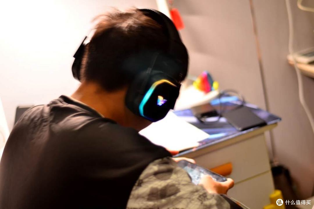 自带RGB酷炫风,游戏爽快必备雷柏VH850三模游戏耳机