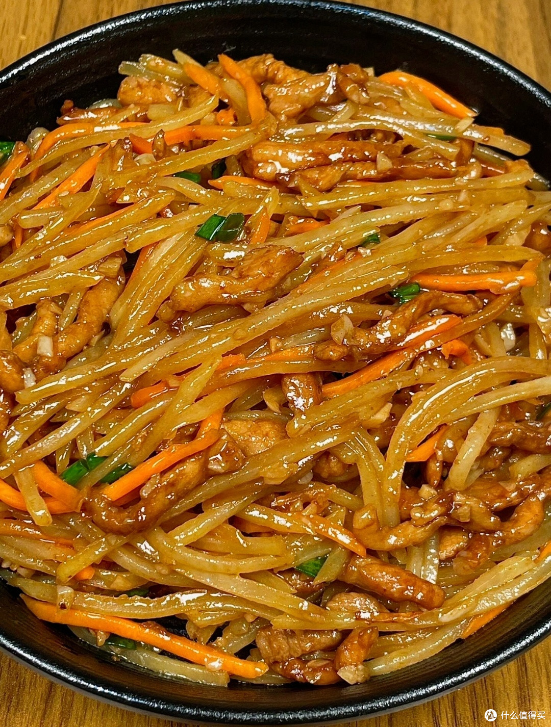🥩 上班族的带饭食谱:土豆丝炒肉,简单又美味!
