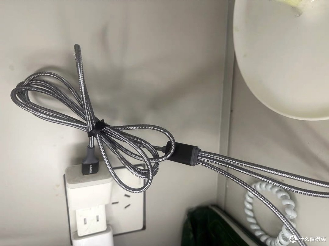 罗马仕1.8米金属编织数据线：品质与实用的完美结合