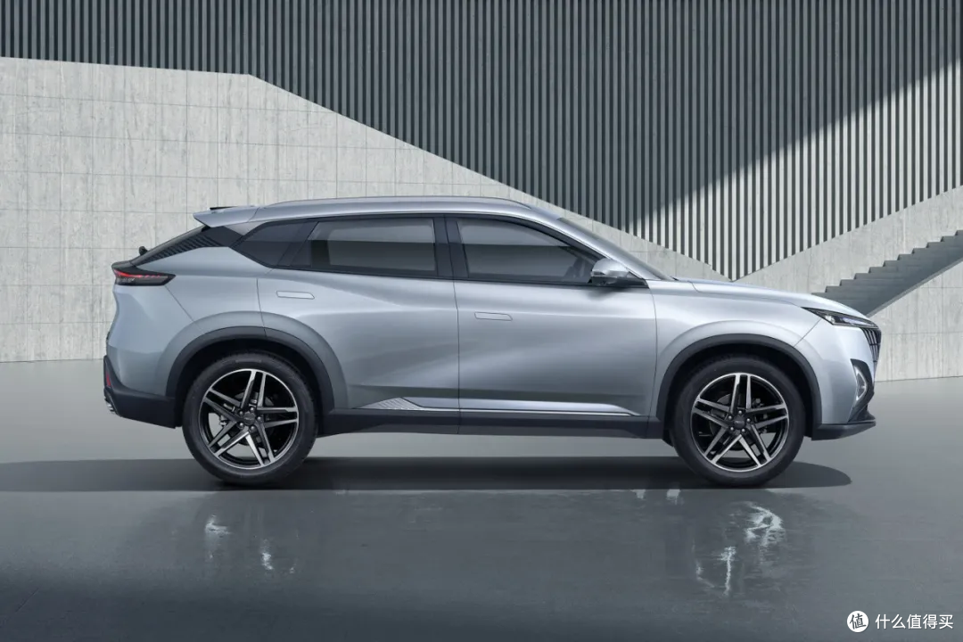 6.49万入自主SUV,轴距近2.8米,标配204马力,798也不香了!