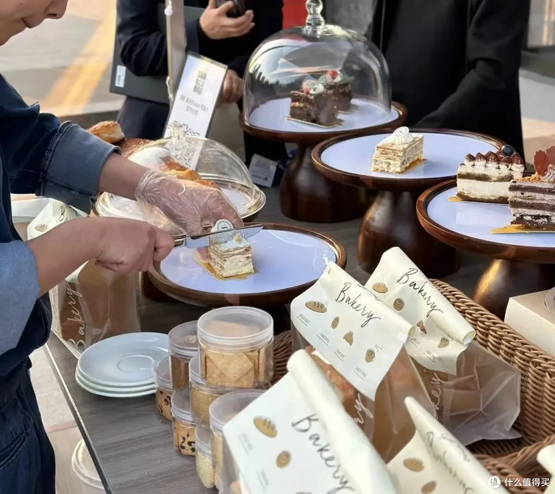 不想被网红甜品“收割”的年轻人，盯上了五星酒店的面包房？