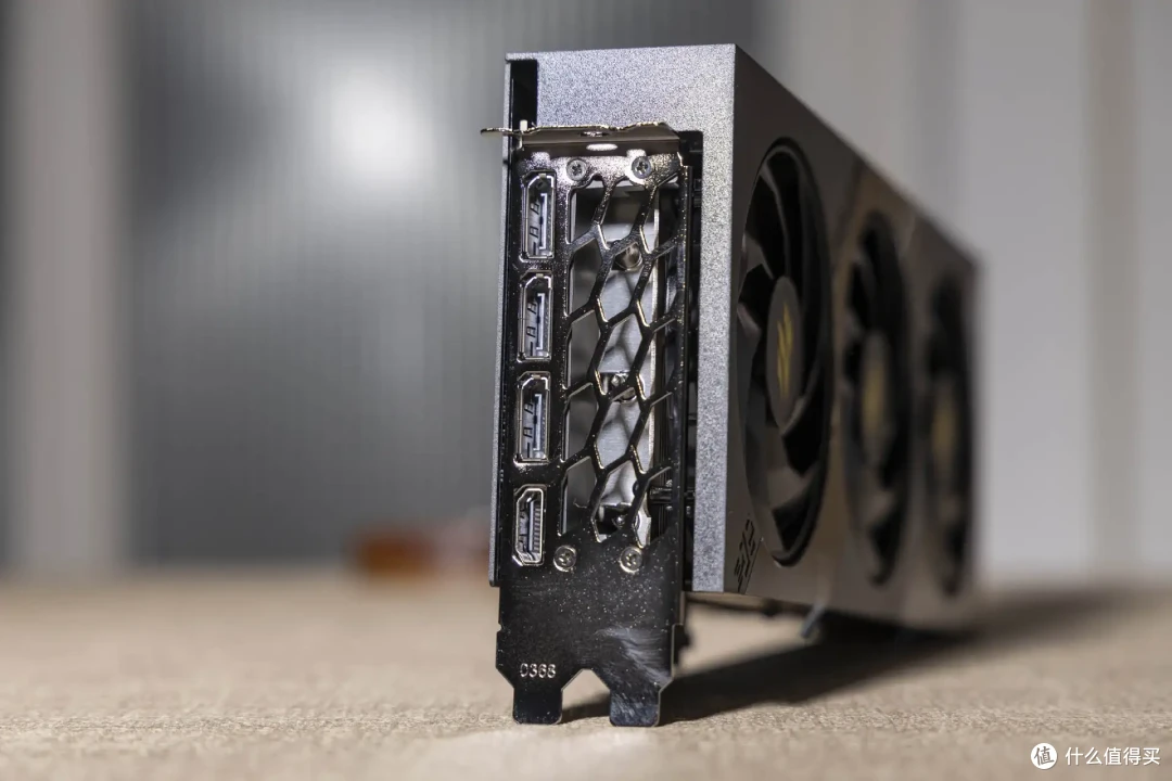 16GB大显存,出色游戏性能,影驰RTX 5070 Ti 魔刃OC版开箱评测