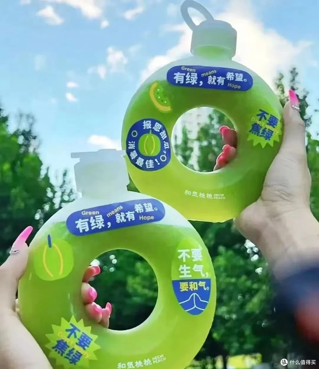 杯子比奶茶更火！奈雪新品靠“小方杯”走红？