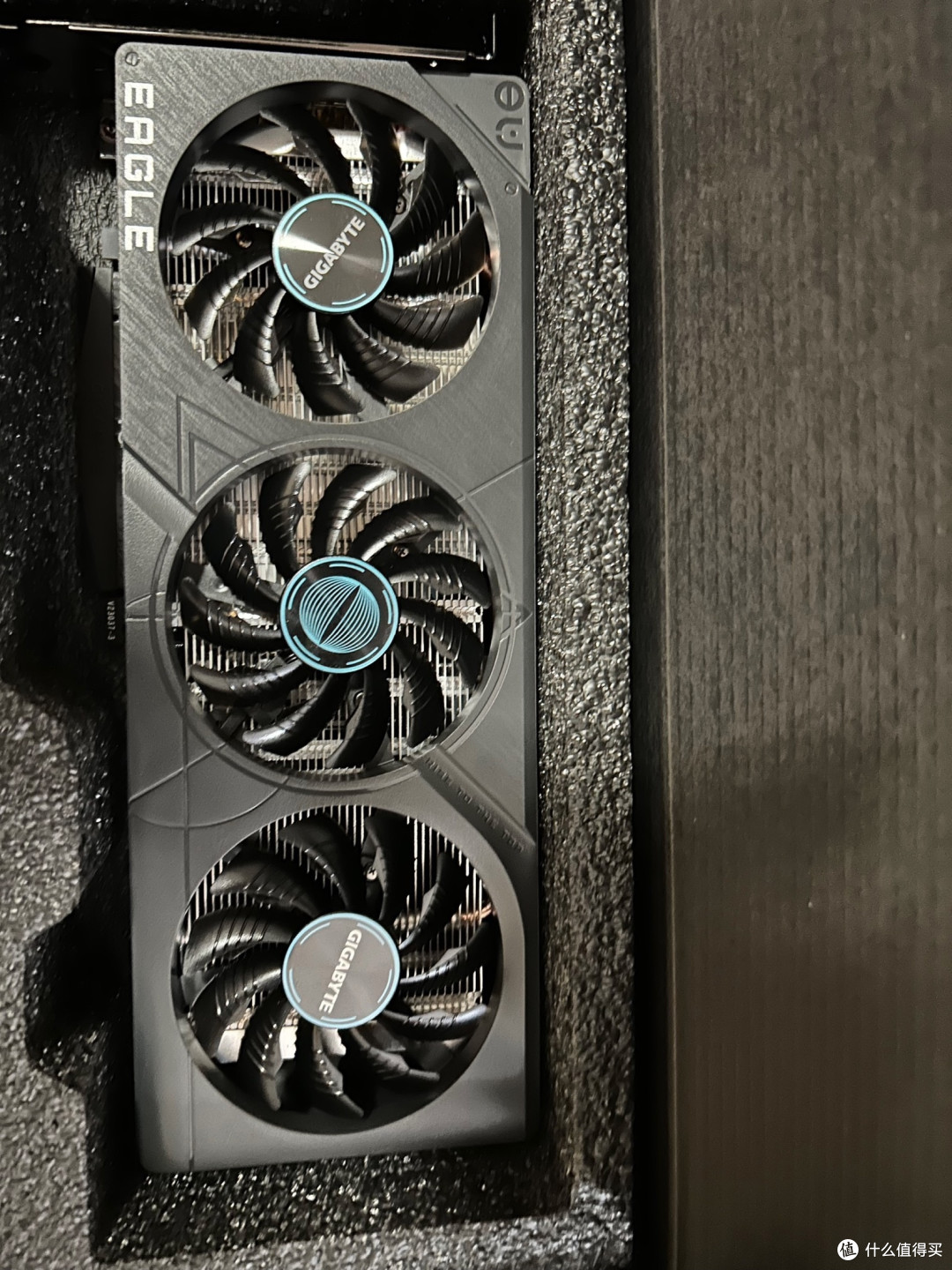 自己攒机,建议选择技嘉 rtx4060显卡。