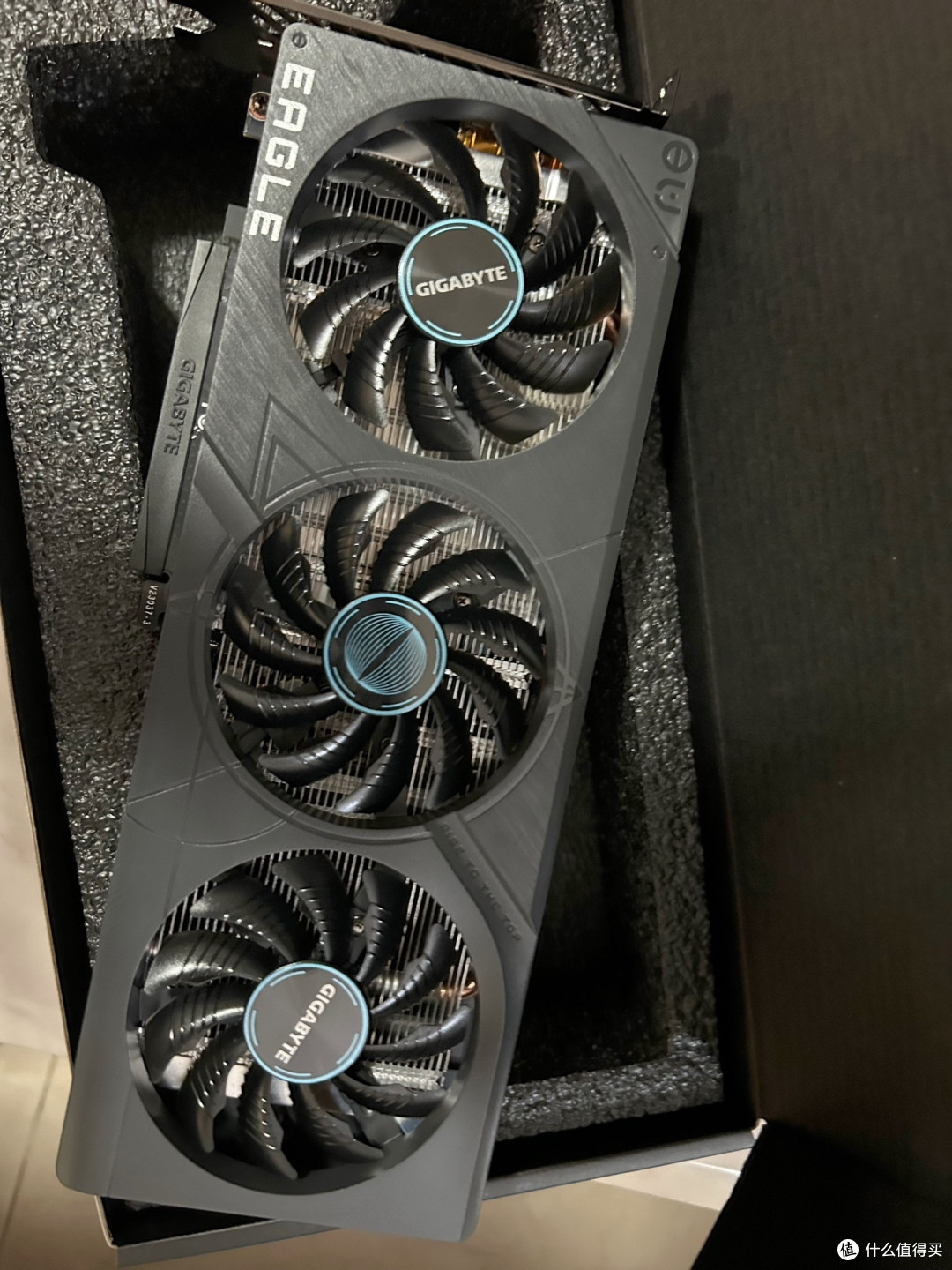 自己攒机,建议选择技嘉 rtx4060显卡。