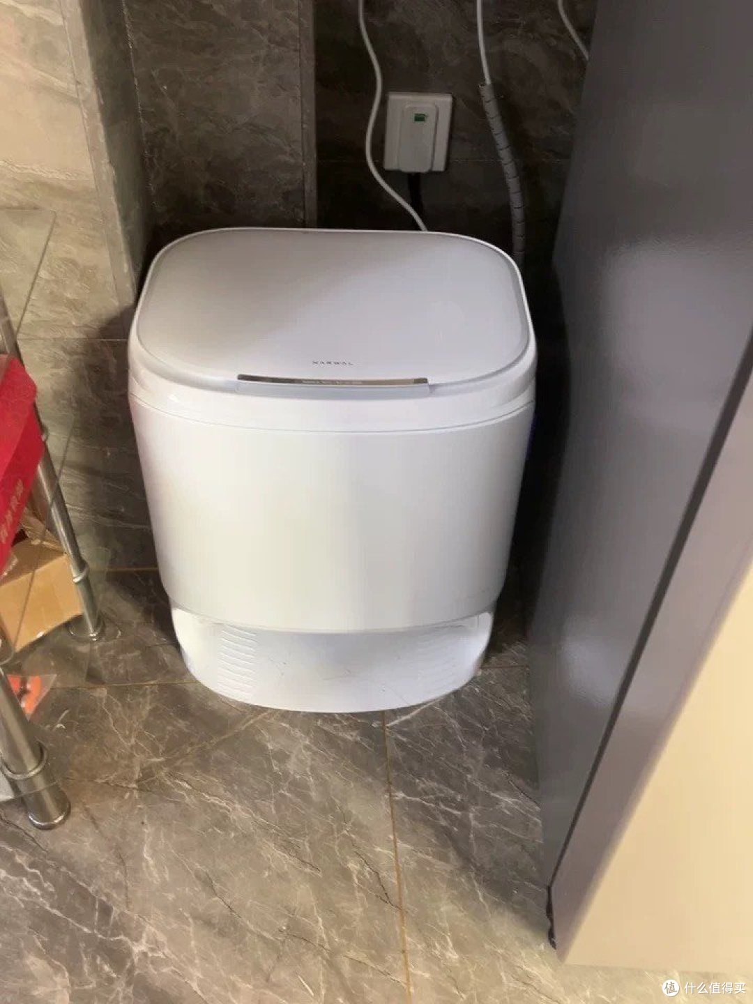 家里猫狗掉毛不用愁，云鲸J5扫地机器人帮你轻松解决！