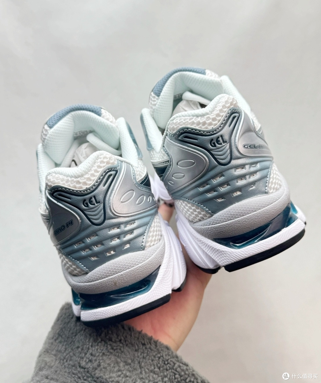 复古跑鞋推荐:ASICS Gel-Kayano 14 “White Fiord Grey” 低帮跑步鞋