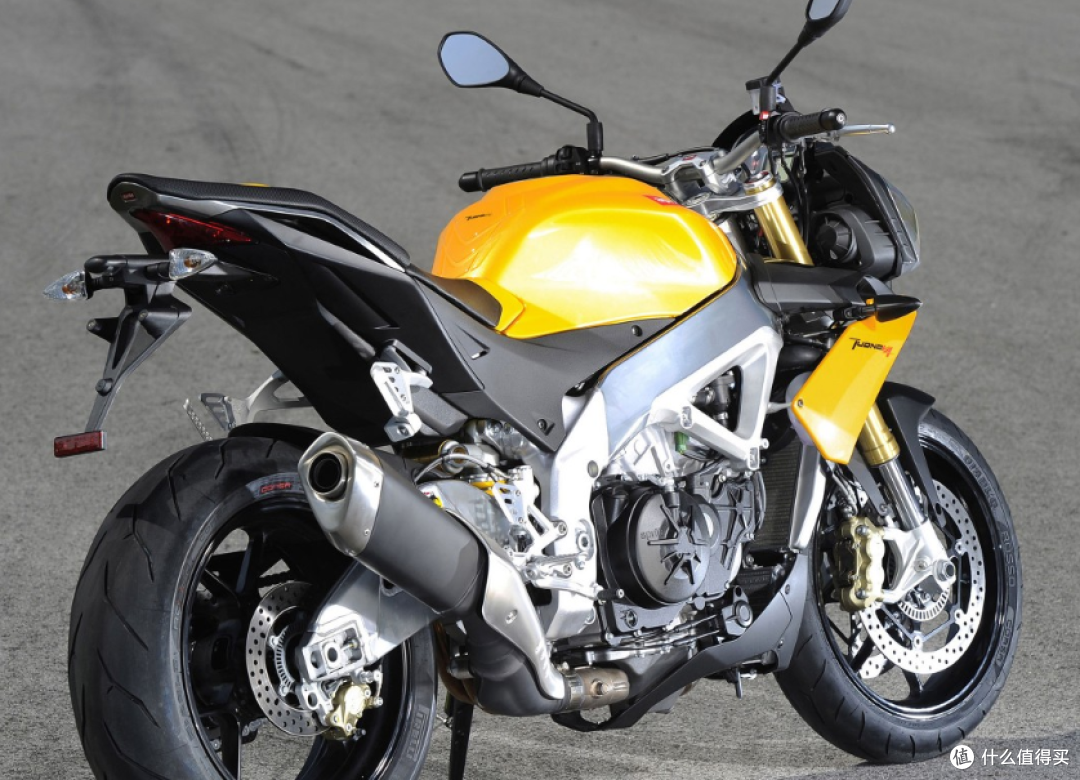 Aprilia Tuono V4 R,1099ccV型四缸发动机运动摩托车