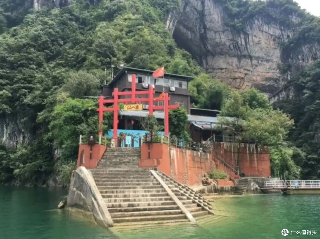 《游遍清江画廊，感受大自然的鬼斧神工！》