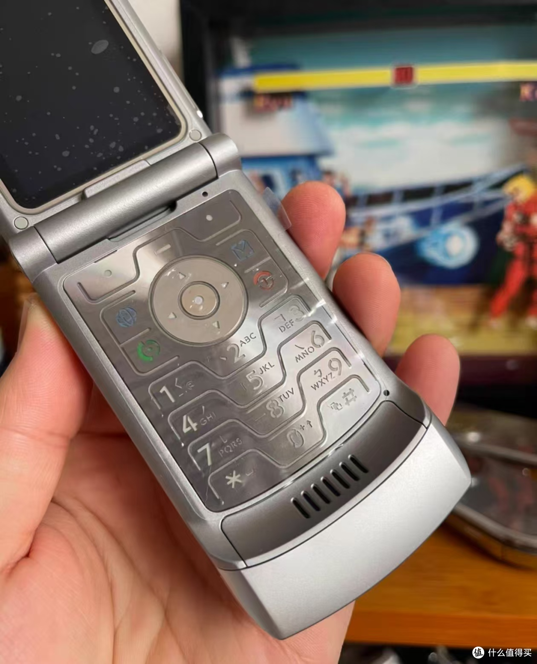 20年前翻盖机皇49元,曾贝克汉姆代言,现在还有新手机?