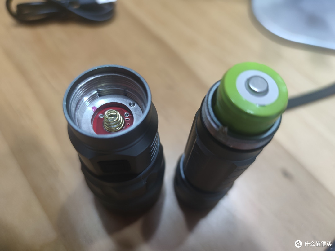 安装电池