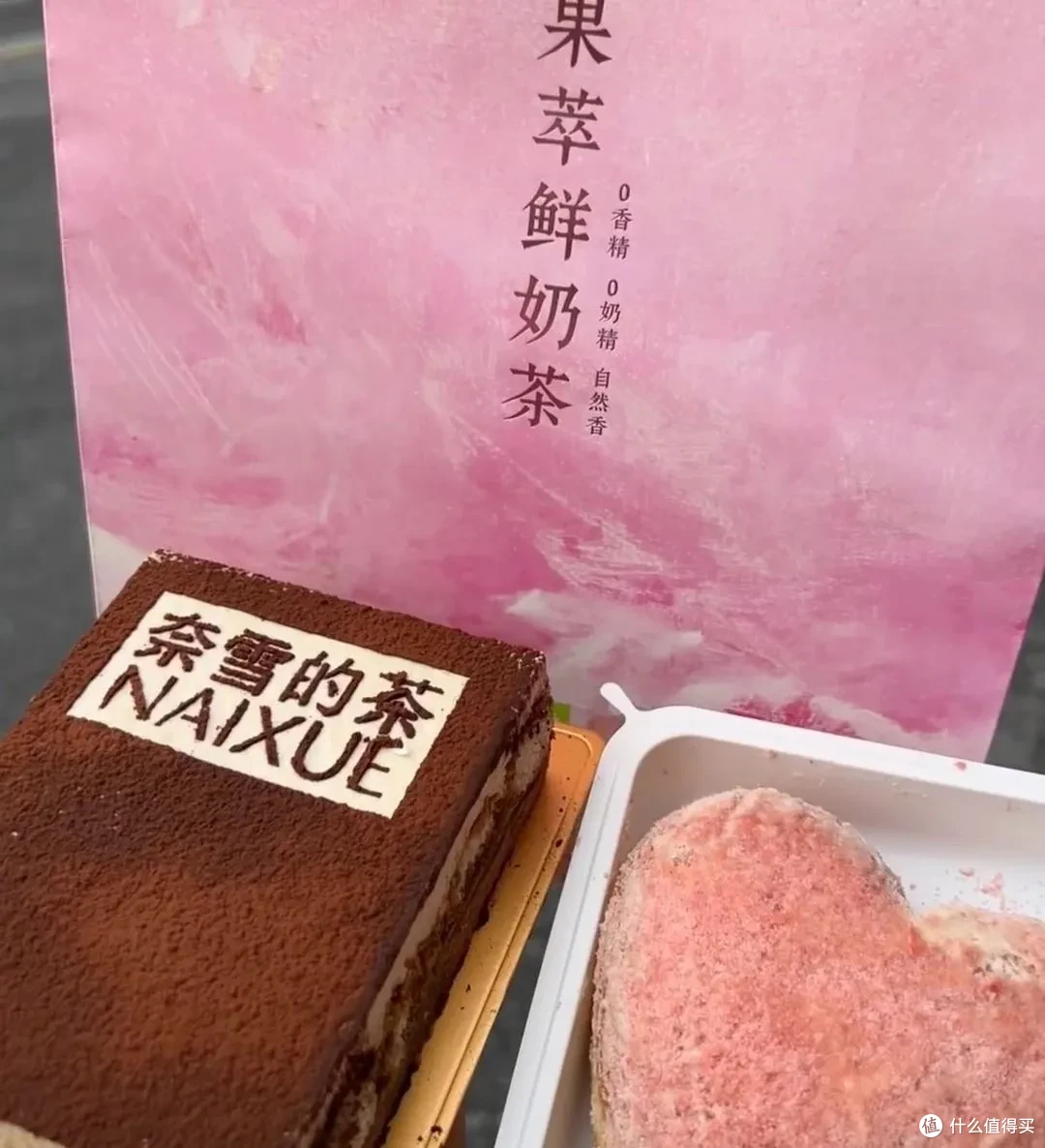 瓜子、辣条、薯片……茶饮品牌开始抢小卖铺的生意了?