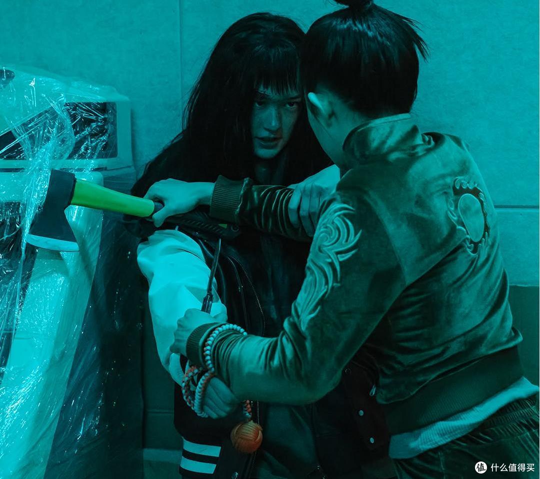 裴斗娜领衔超能家庭杀疯了!《家族计划》:暴力美学+手撕AI渣男